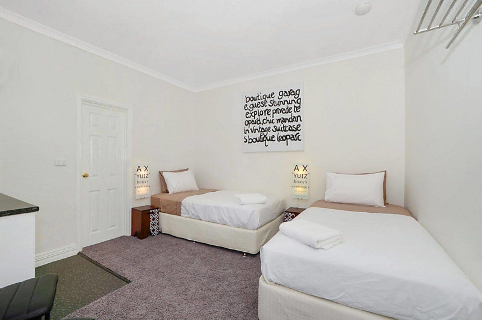Suites On Avon York Extérieur photo